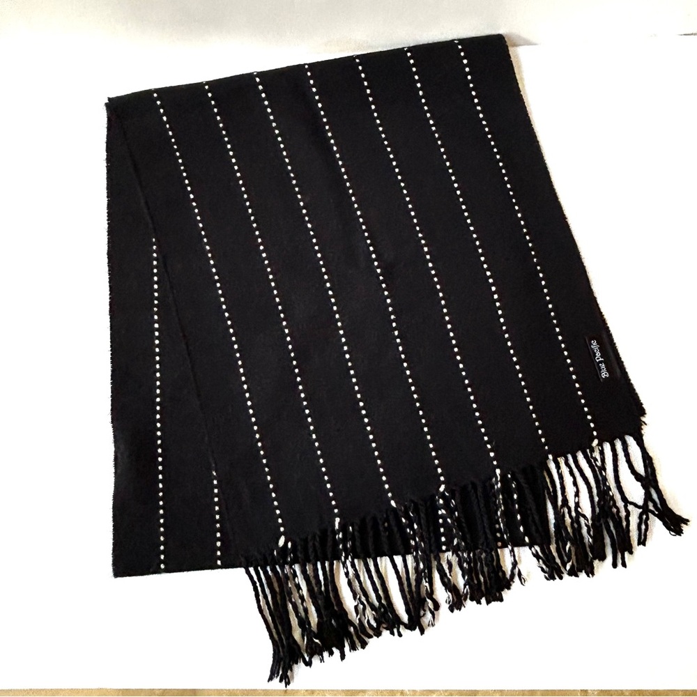 Blue Pacific Black Oblong Lambswool & Cashmere Scarf Like New. Gorgeous soft.